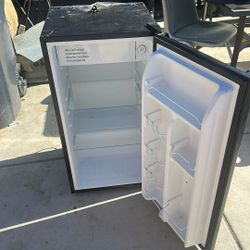 Mine Frizzy. Color Black