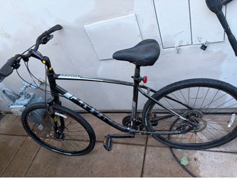 Giant. Cypress. Bike. 145 cash.  Roseville to pickup