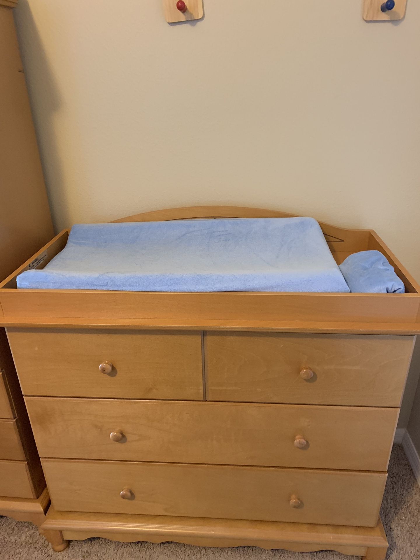 Baby changing table with cover