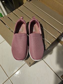 Pretty Women's Sketchers Shoes 👞 Size 8 1/2/ Mauve