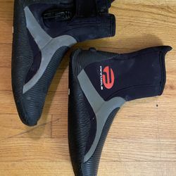Pinnacle Dive Boots – – Size 8