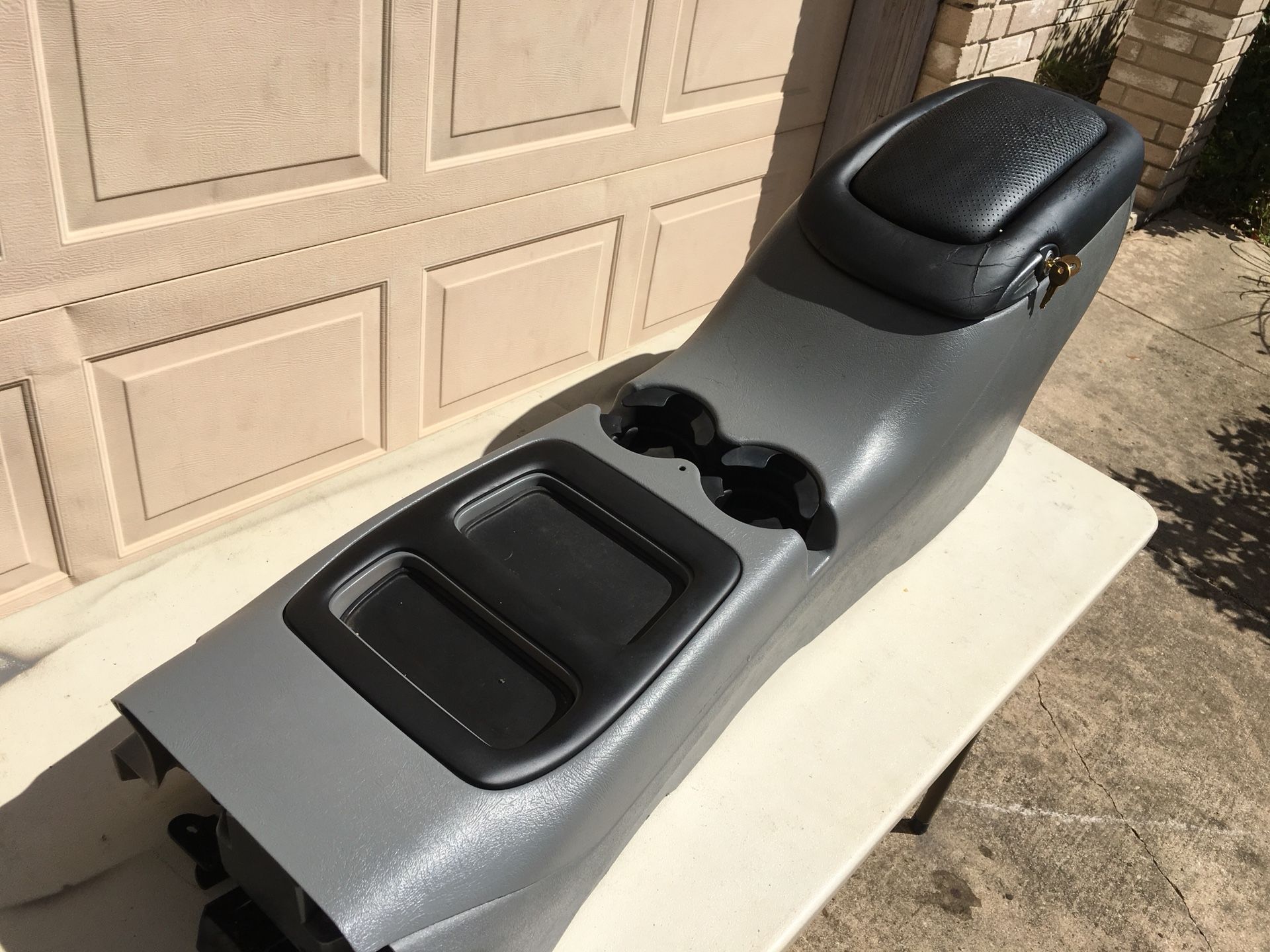 8898 Chevy GMC Truck center console for Sale in San Antonio, TX OfferUp