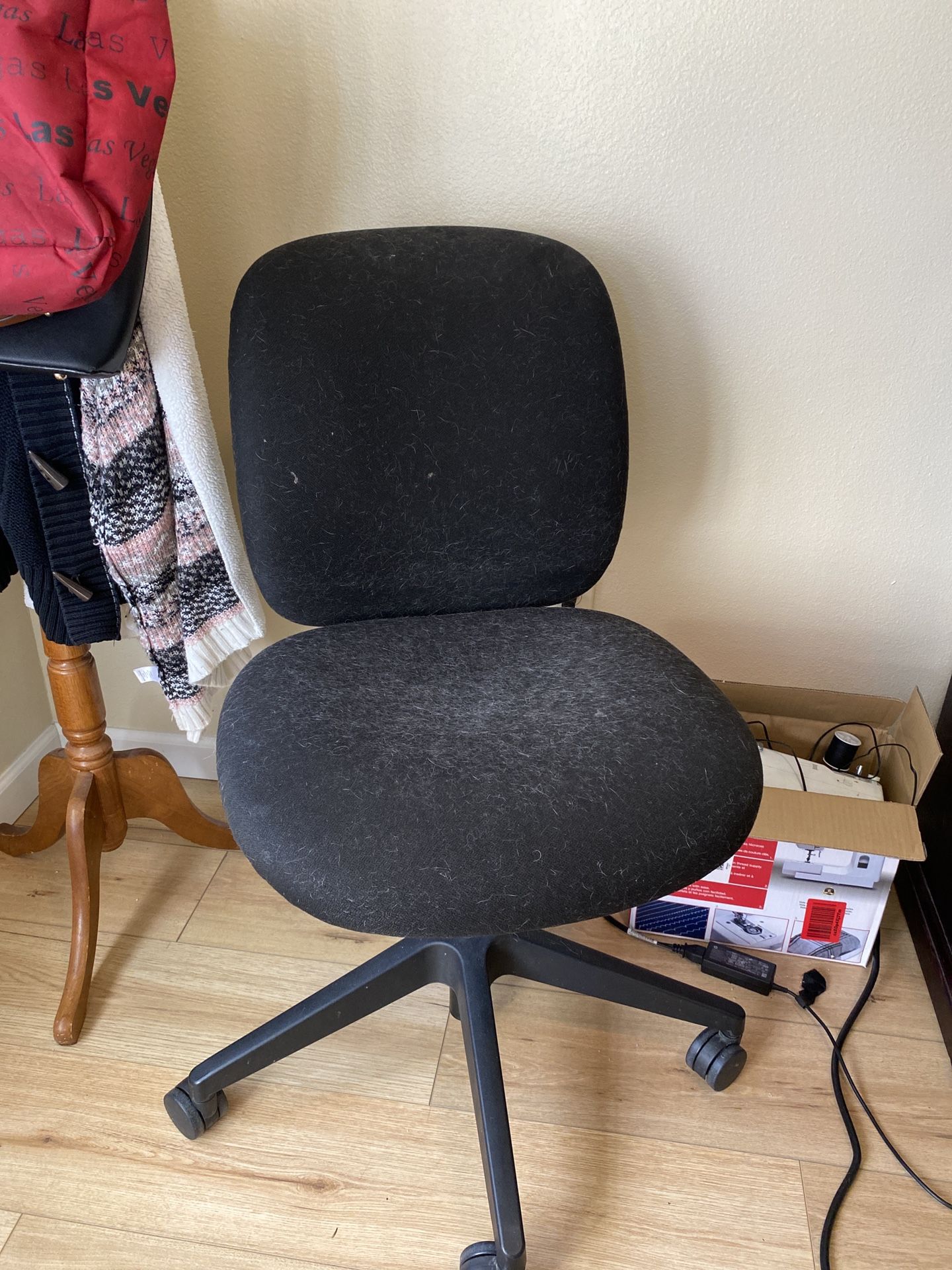 Free nice office chair located in Sun City