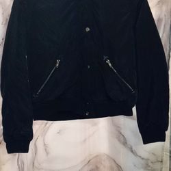 Women's Size L Hooded Jacket 🖤 Para comprar mande mensaje. 
