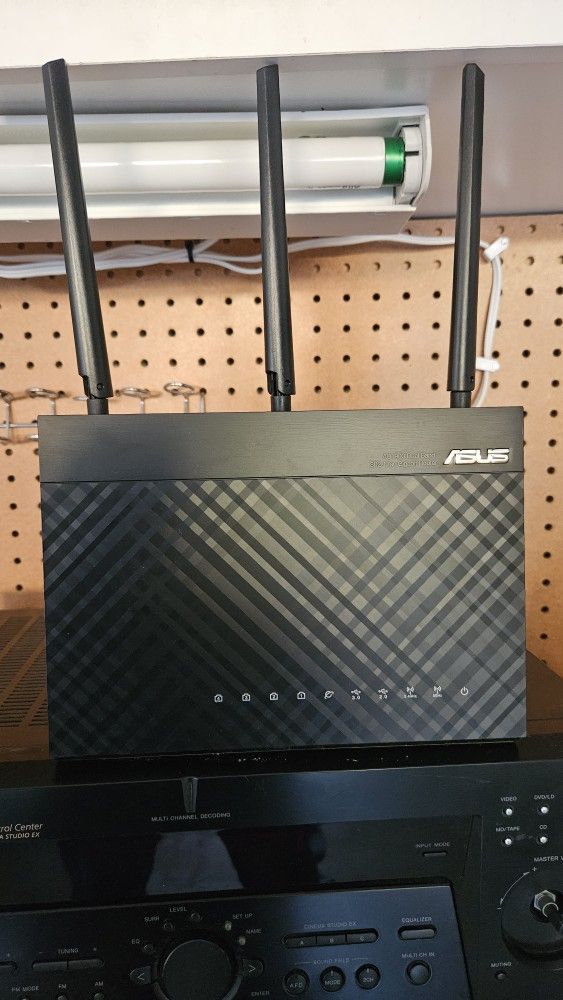 Asus AC1900 Wireless Router, Excellent Condition 