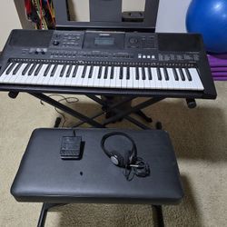 Yamaha PSR E453
