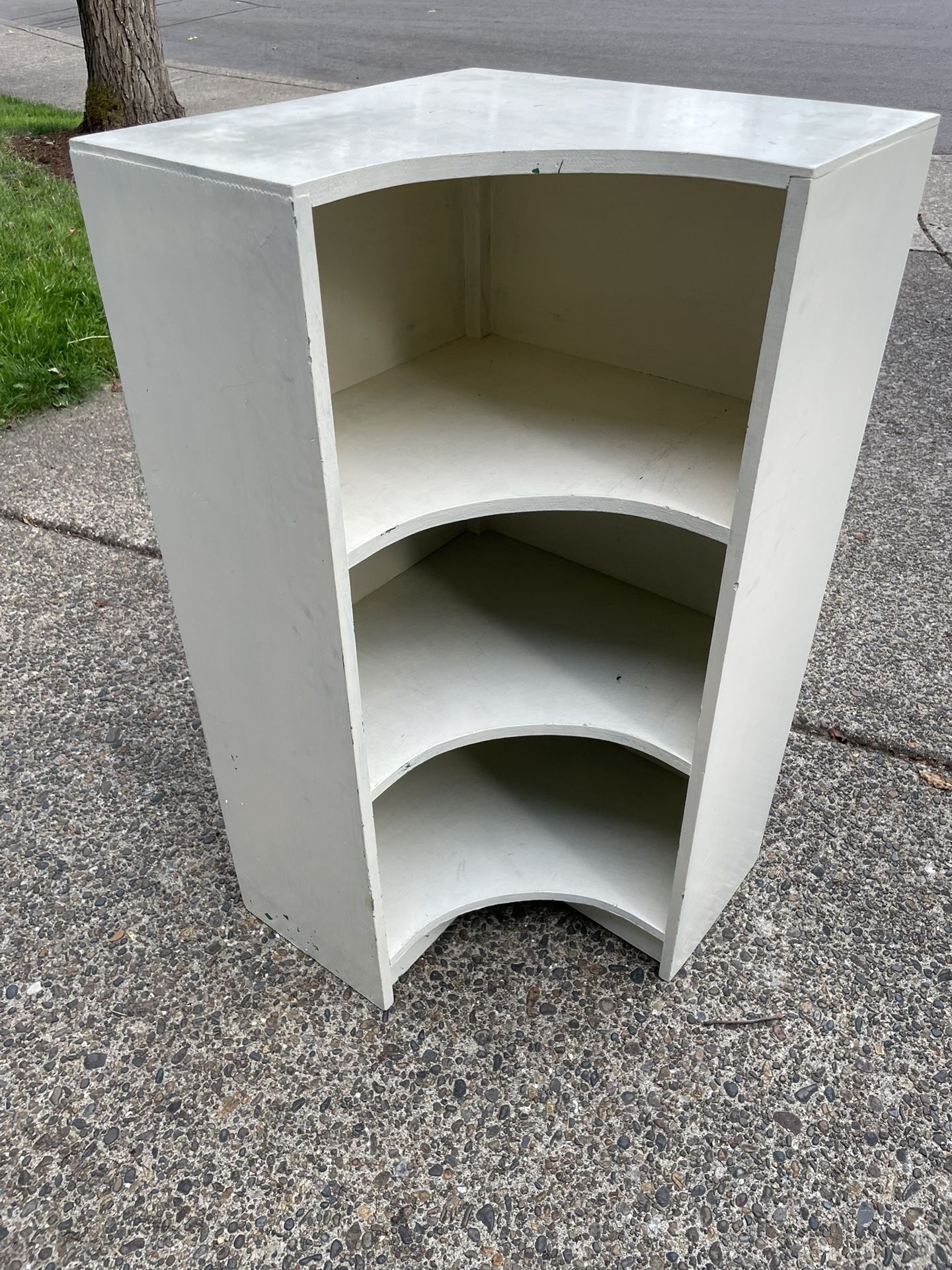 Sturdy Corner Shelves