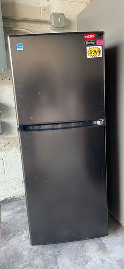 Mini refrigerador negro nuevo 4.7 cuft, 2 puertas para lugares reducidos