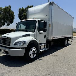 2022 Freightliner 22’ Box Truck