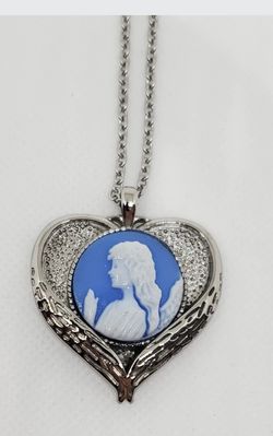 Angels' Wings Cameo Commemorative Pendant Necklace 20 Inch

