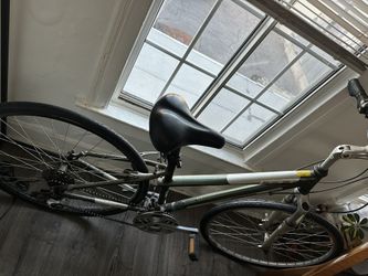 GT Series Road/Hybrid Bike