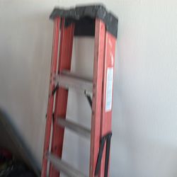 6’ fiberglass ladder