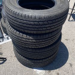 LT245/70R17 Set