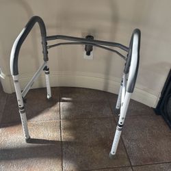 Barely Used ! Toilet Safety Rails, Adjustable Toilet Frame 