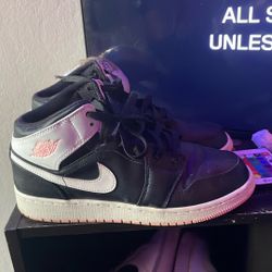 black pink  jordan 1s 6y