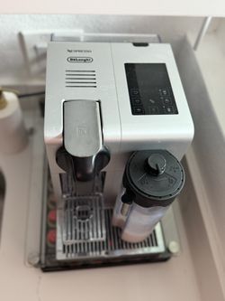 Nespresso Coffee Machine + Capsule Organizer – Excellent Condition