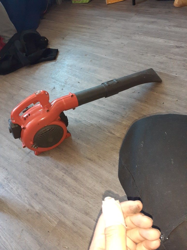 Husqvarna 125 B Leaf Blower
