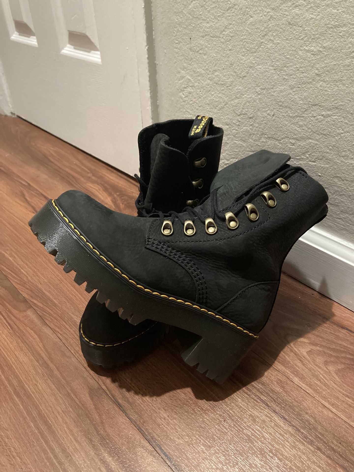 Brand New Dr. Martens Women’s Boots – Size 6