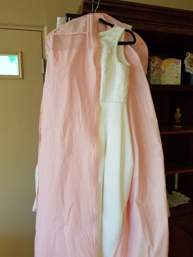 Wedding dress, pink garment bag included. See other offers.