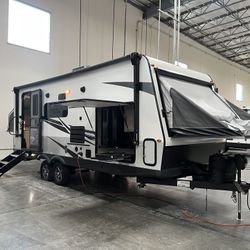 RV 43 Feet! (Huge Living Room)