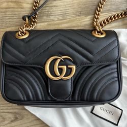 Gucci GG Marmont Matelasse Shoulder Bag Black Leather