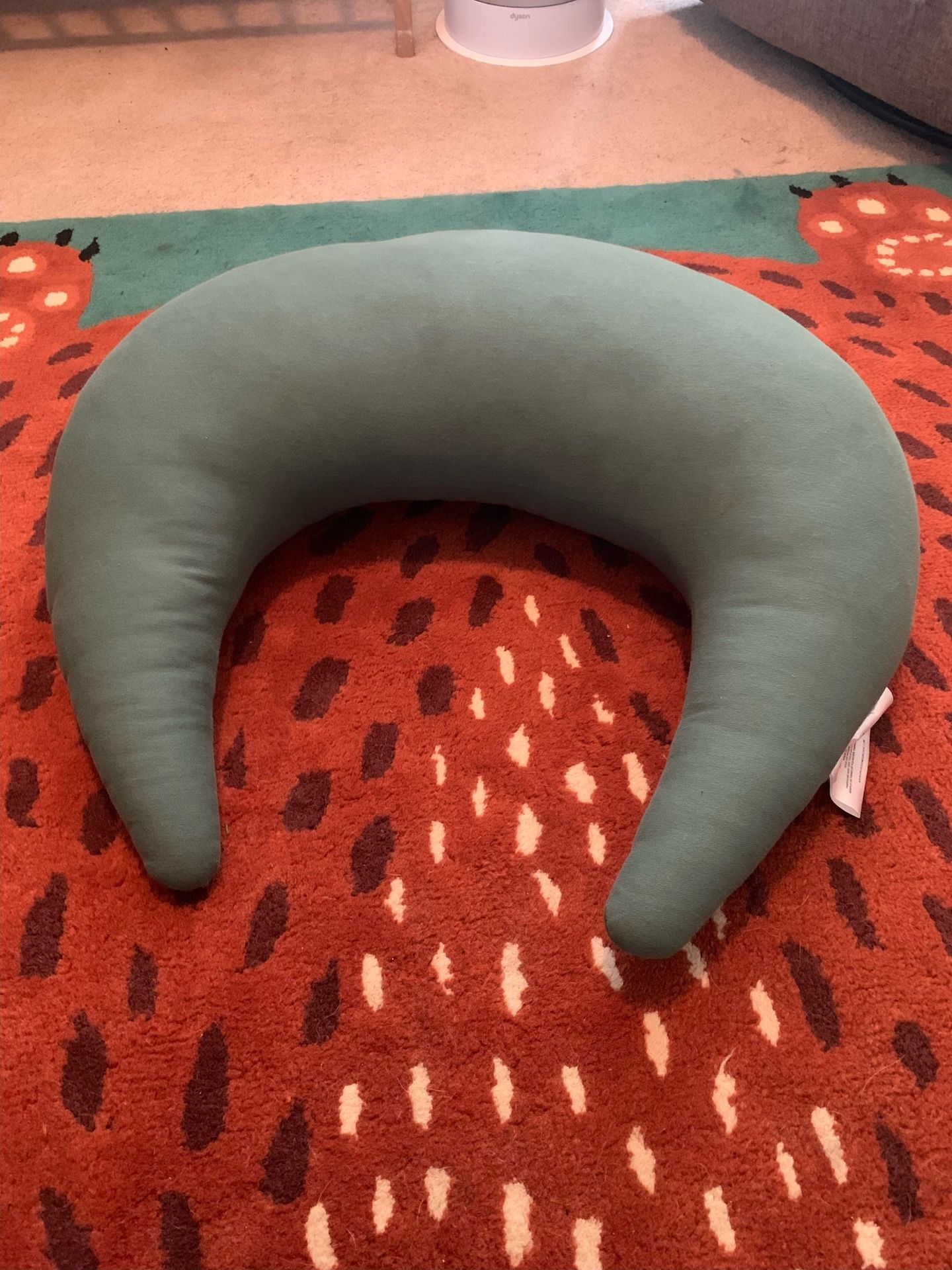 Snuggle Me Organic Feeding Pillow