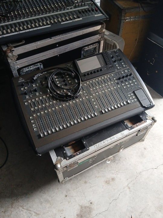 Behringer X32 Mixing Console