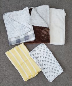 3 Baby blankets + 2 muslin swaddles
