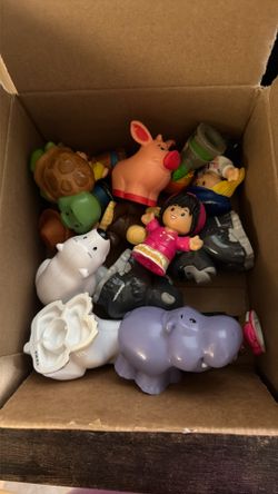 Lot of little people figures