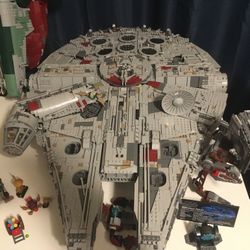Used LEGO 75192 USC Millennium Falcon