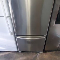 Kitchen aid botton freezer with ice maker warranty ready to deliver free delivery curbside only..30 inches wide 66 hight $550..free delivery curbside 