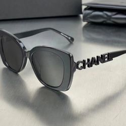 Personality and elegance Injection molding Square sunglasses Women's black/grey