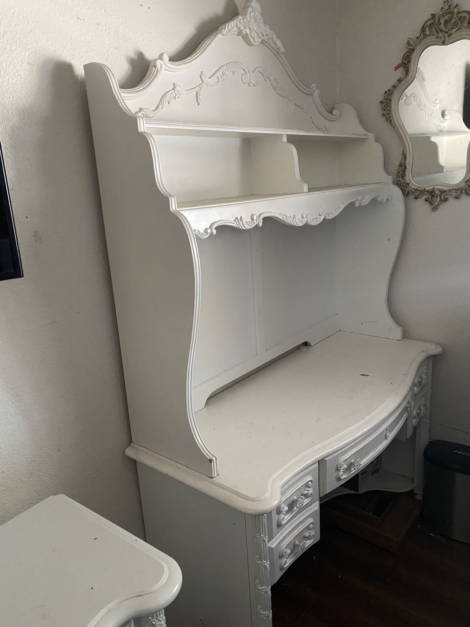 Desk $10 No Holds