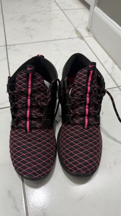 Nike shoes size 6.5 y  or 7.5 women’s  $25. In excellent condition  pick up only bonanza and lamb