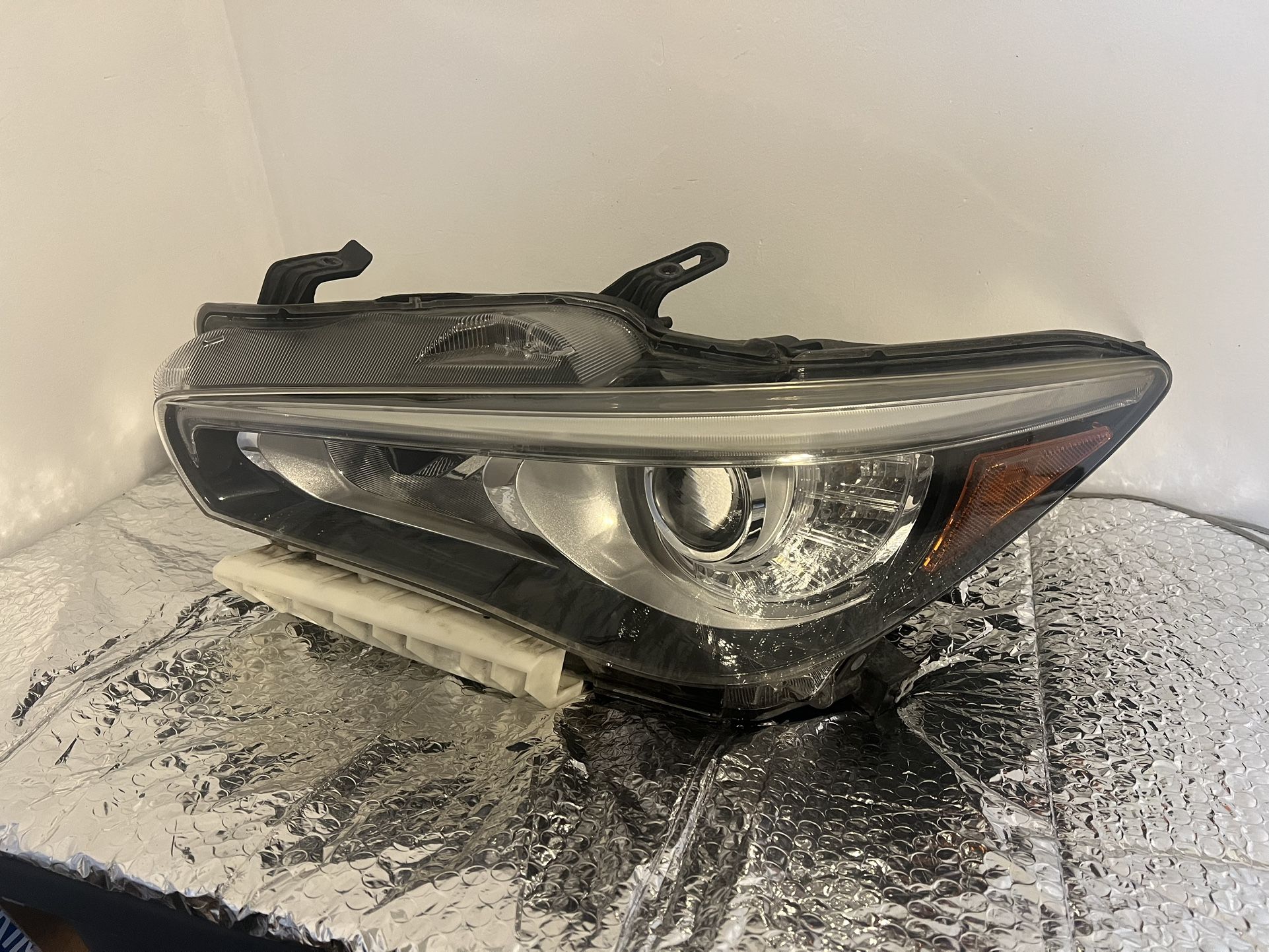 Q50 Headlight Driver Side 2018-25