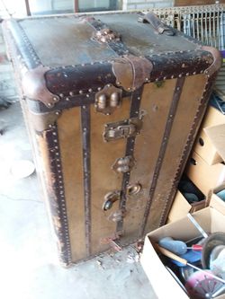 Antique Trunk Horn Luggage Steamer Trunk for Sale in Royal Oak