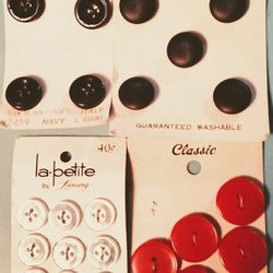 Le Chic Grants La Petite variety Carded Buttons 