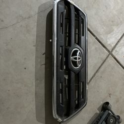 Toyota Tocoma 2014 Grill