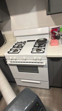 Gas Stove - White - Used - Pick up only
