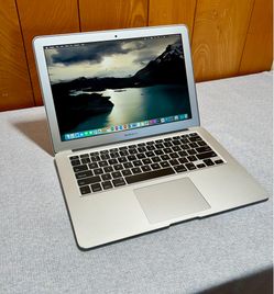 Apple MacBook Air 13” i5/8GB/256GB SSD $180
