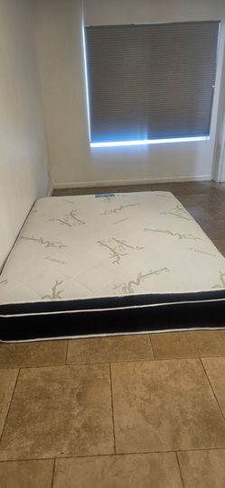 Almost new qween matress