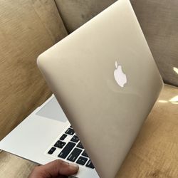Apple MacBook Air 13” I5/8GB/256GB SSD $200
