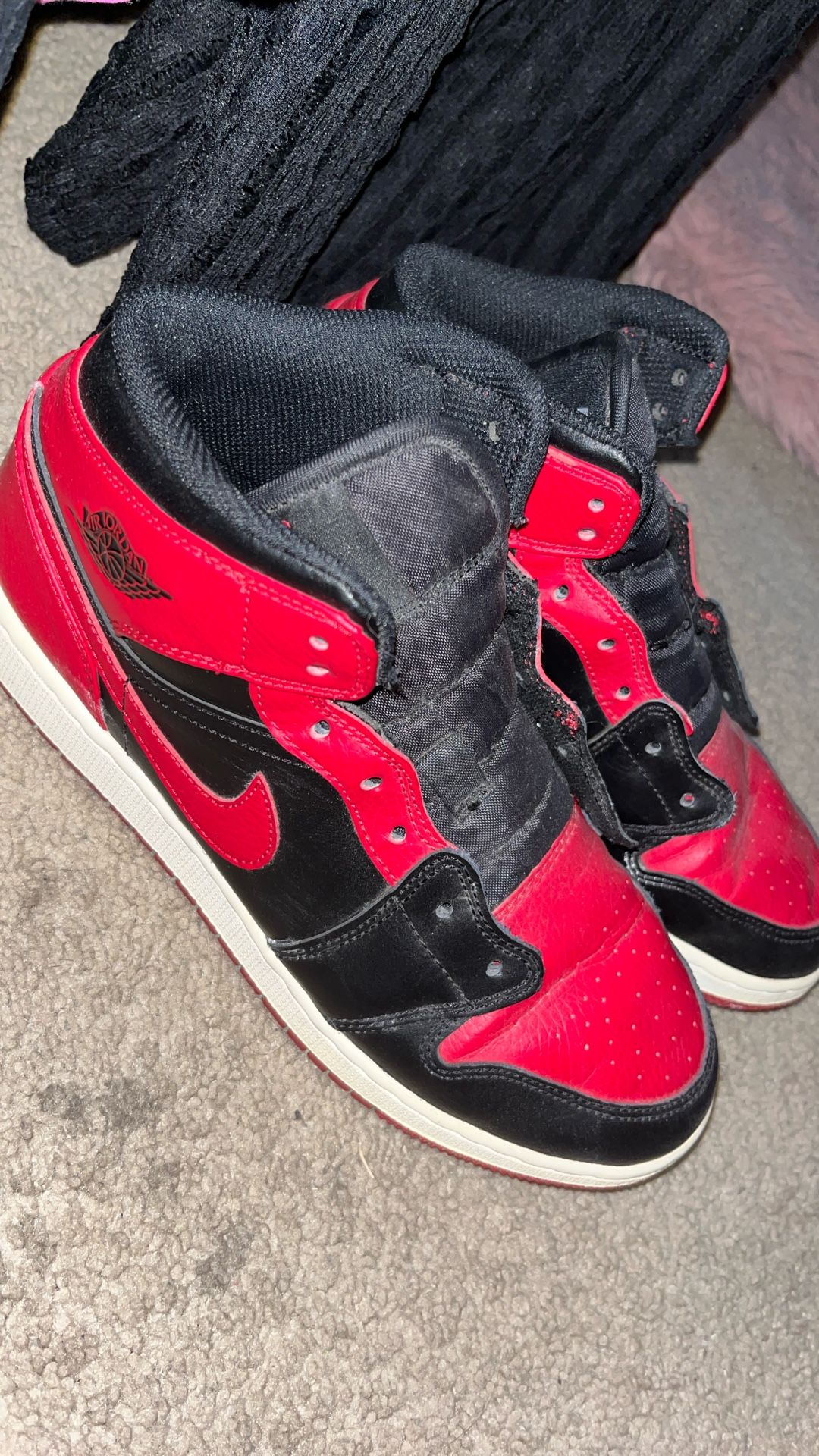 Women’s Size 7 Jordan 1 Mids