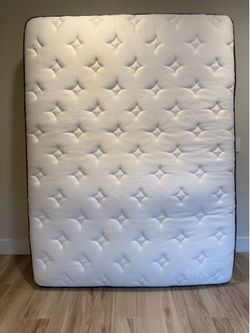 Queen Sealy Posturepedic Hybrid Mattress – Like New – Medium Soft
