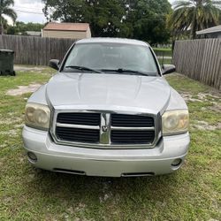 Dodge Dakota  SLT 