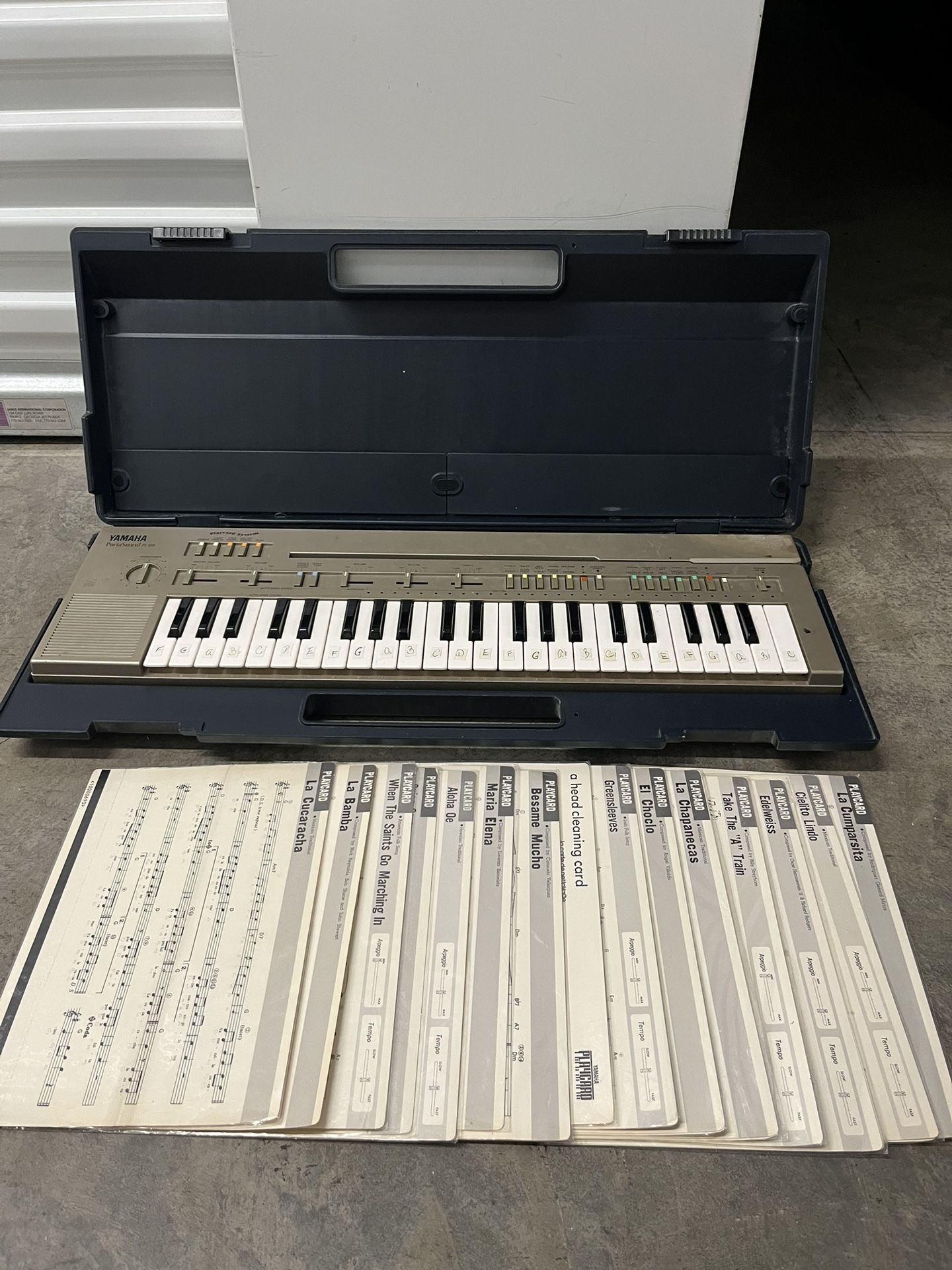Vintage Yamaha PortaSound PC-100 Keyboard, 24 Inches, With Playcards and Case. Tested. π
