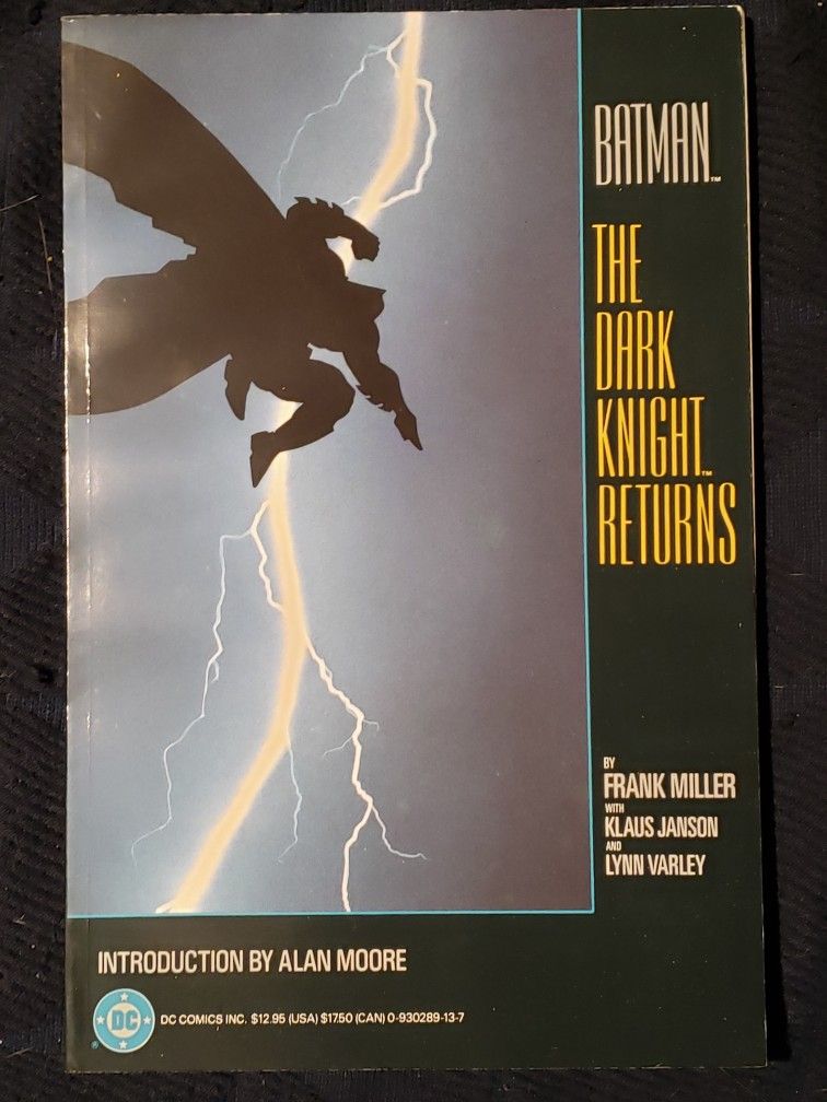 Batman: Dark Knight Returns DC Comics Graphic Novel, Frank Miller & Alan Moore