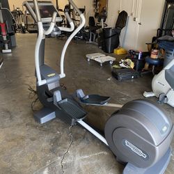 Technogym Synchro Excite 700 Elliptical, Commercial Gym Equipment 