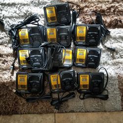 Dewalt 20 Volt 12 Volt Charger $ 25 Each $ 25 Cada uno 