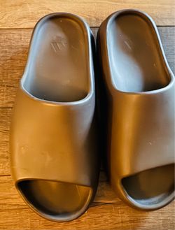 YZ Slides Size 11 - Dark Brown